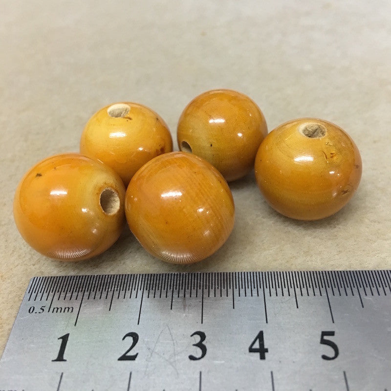 20mm Round (5) - Vintage Lacquered Wood Beads