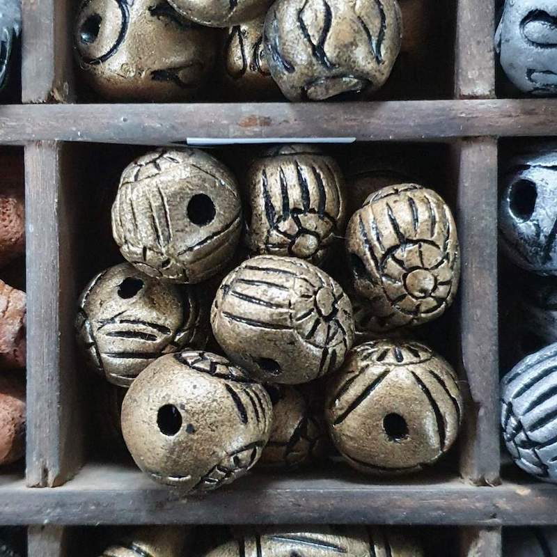 20x20mm Round w. Sun & Lines (10) - Antique Gold - Vintage Clay Beads