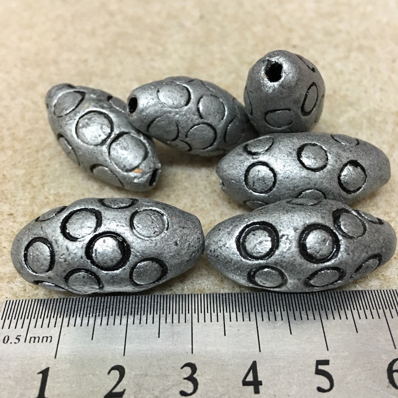 30x12mm Oval w. Circles (10) - Antique Silver - Vintage Clay Beads