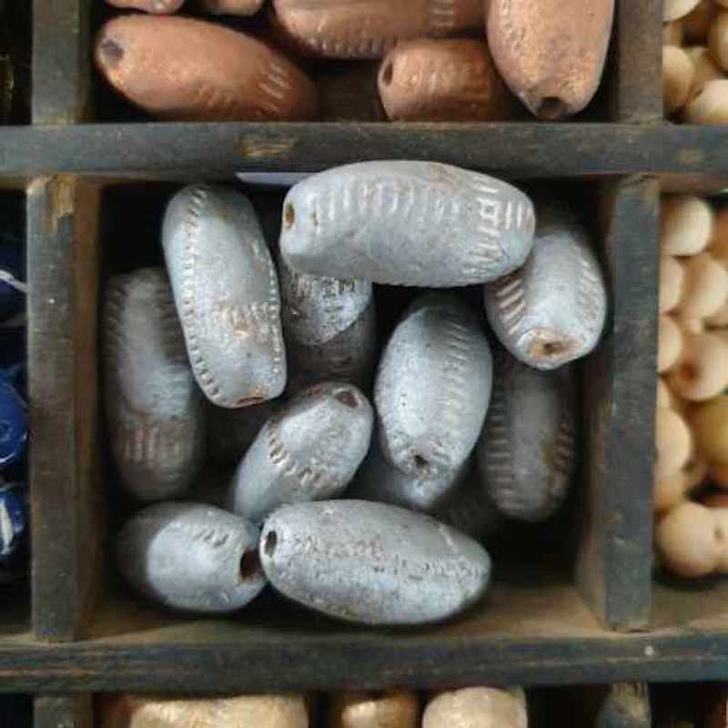 20~25mm Capsule (10) - Antique Light Silver - Vintage Clay Beads