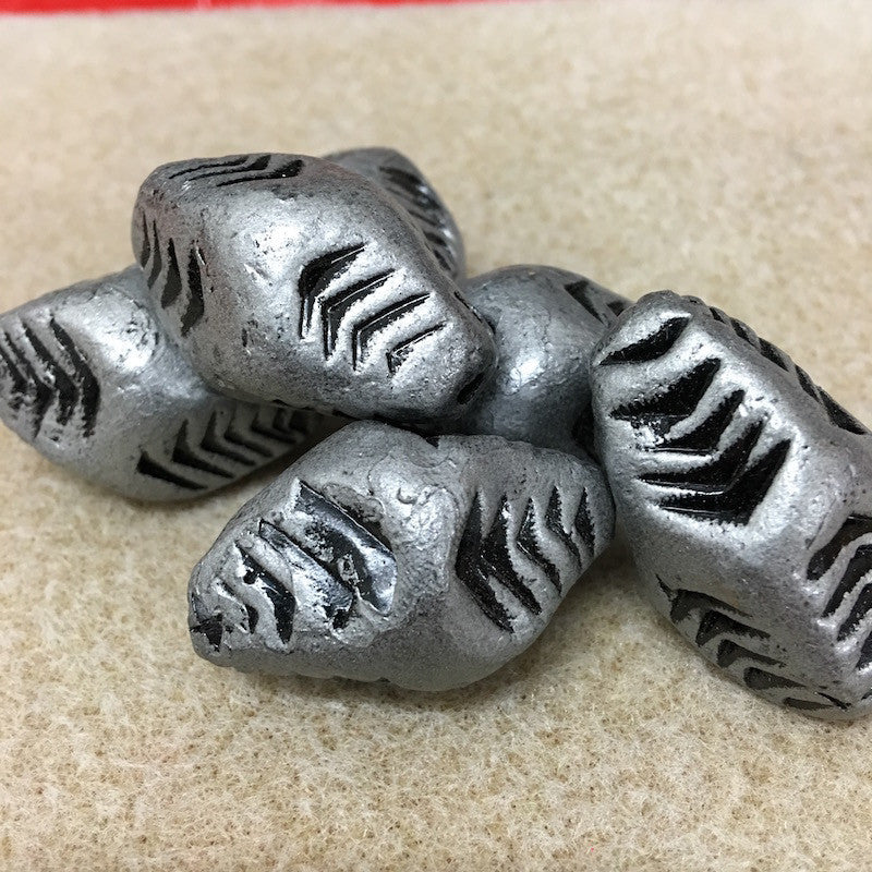 35x20mm Nugget w. Chevron (10) - Antique Silver - Vintage Clay Beads