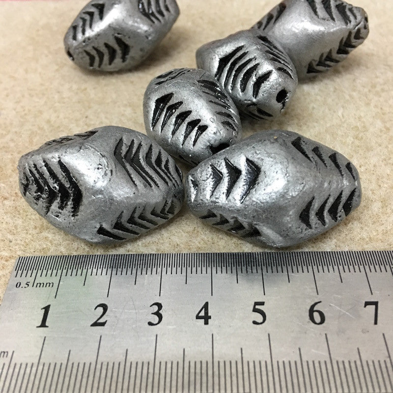 35x20mm Nugget w. Chevron (10) - Antique Silver - Vintage Clay Beads