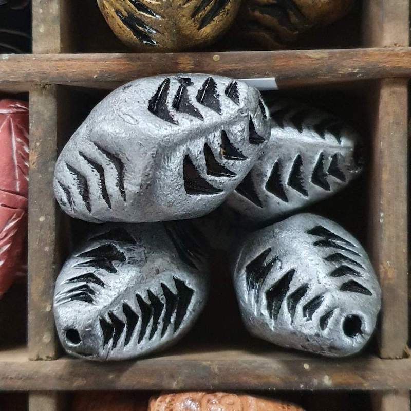 35x20mm Nugget w. Chevron (10) - Antique Silver - Vintage Clay Beads