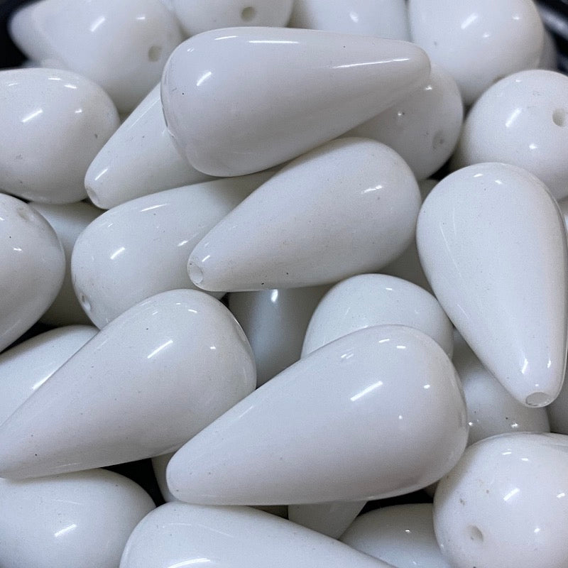 22x12mm Tear Drop Vintage Lucite Beads (10) - White