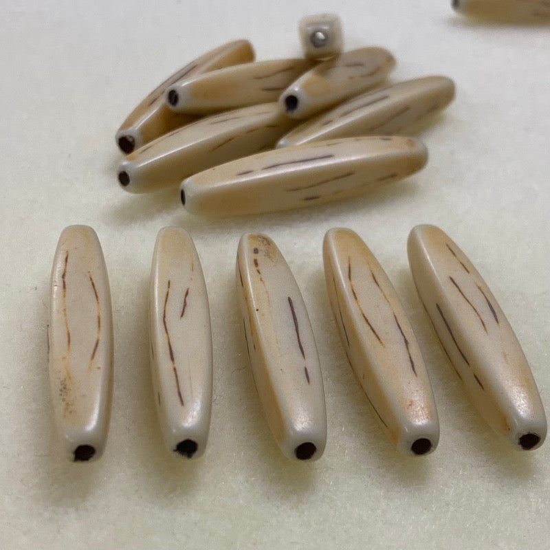 39.5x7mm Hairpipe (10) - Antique Bone Look Vintage Beads