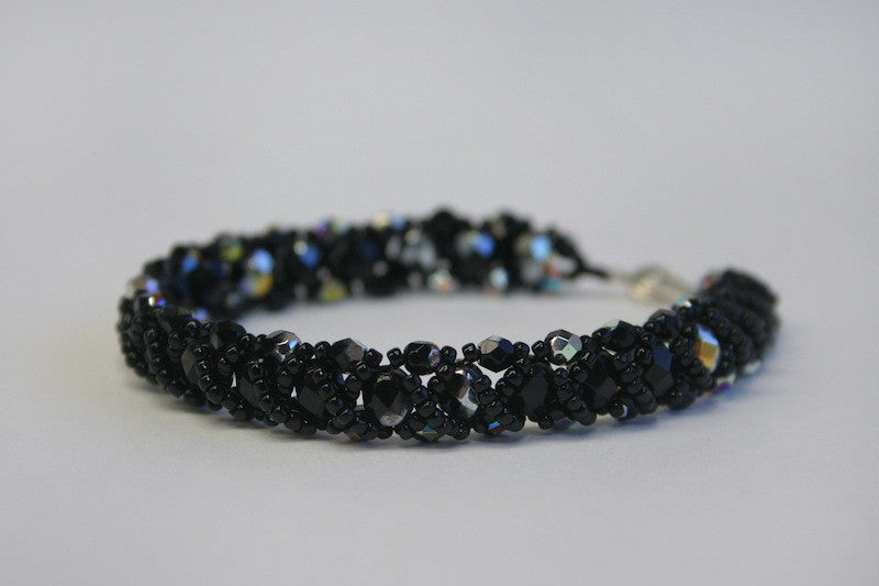 Noughts & Crosses Bracelet Pattern