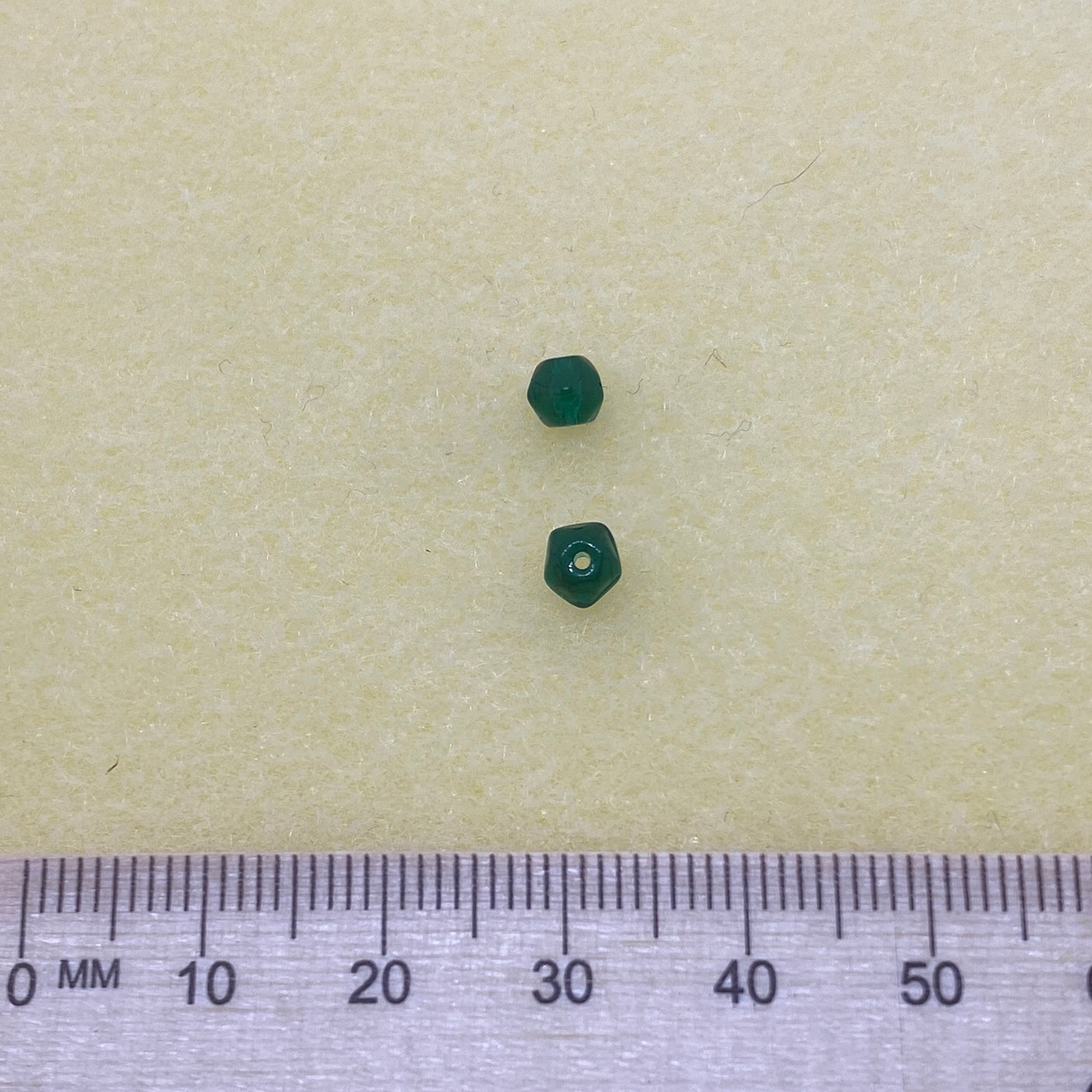 5mm Round Facet (50) - Emerald Green Transparent - Vintage Czech Glass Beads