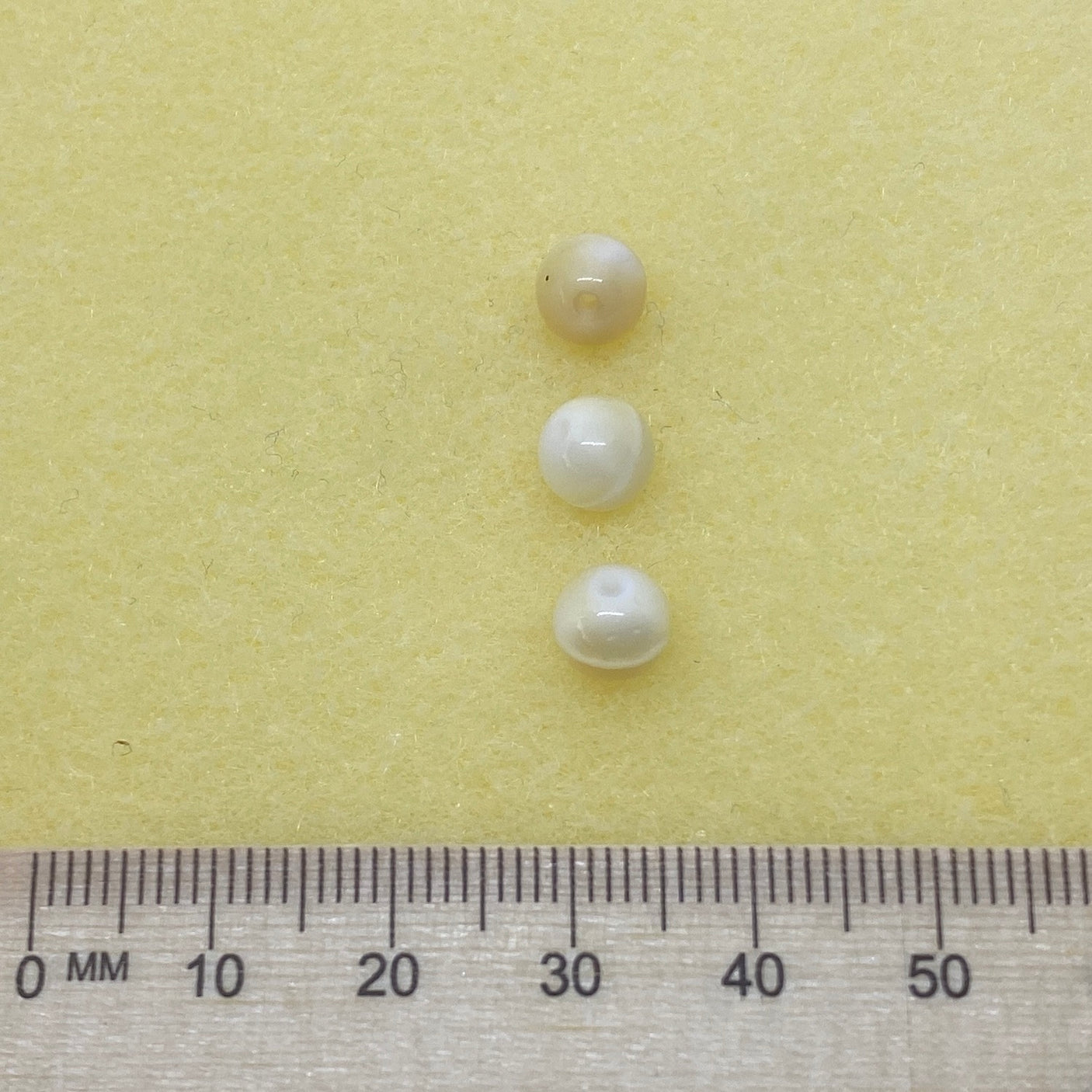 8mm Round (25) - Caramel/White Swirl - Vintage Czech Glass Beads