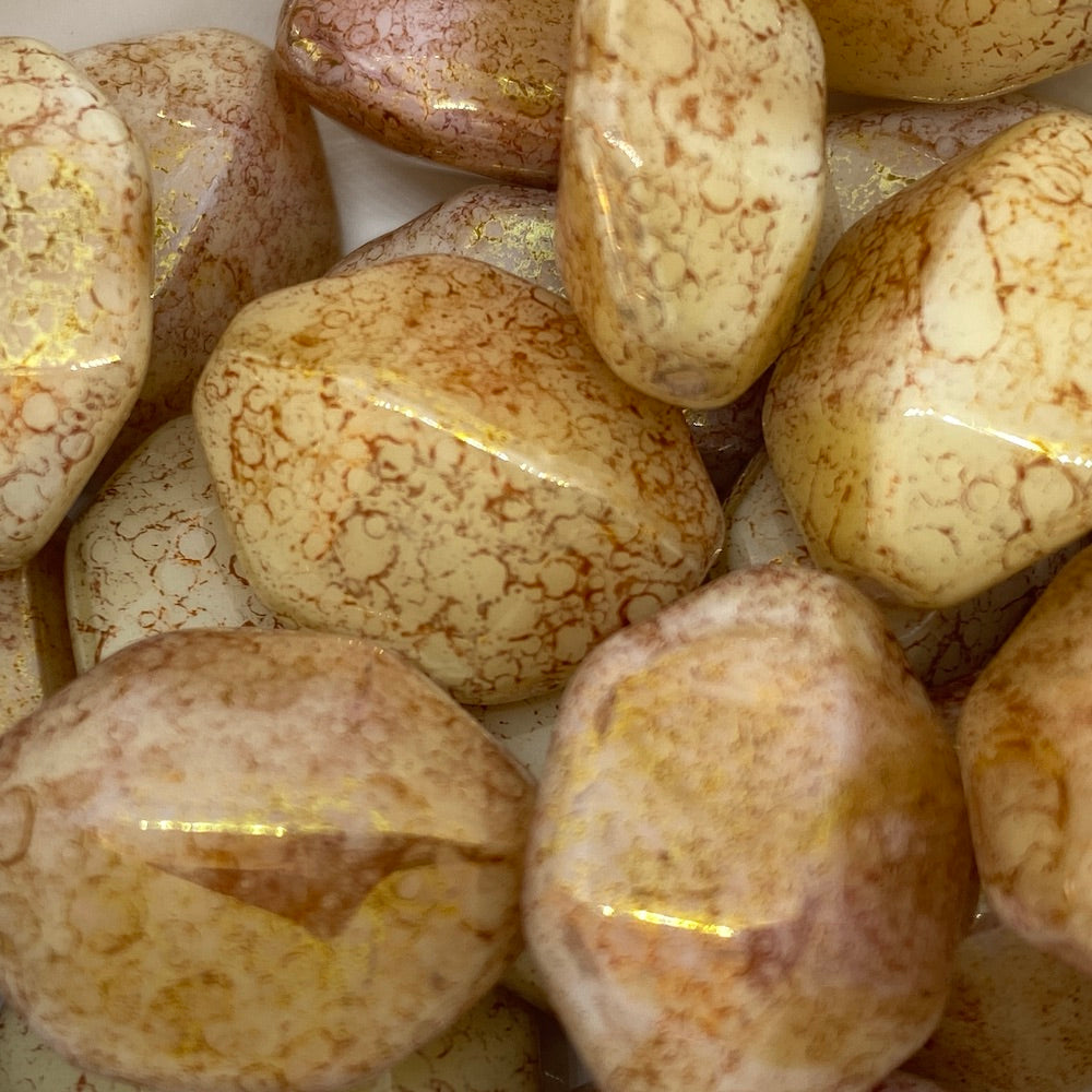 18x14mm Shield (10) - Cream w. Pink Bubble Glaze - Vintage Czech Glass Beads