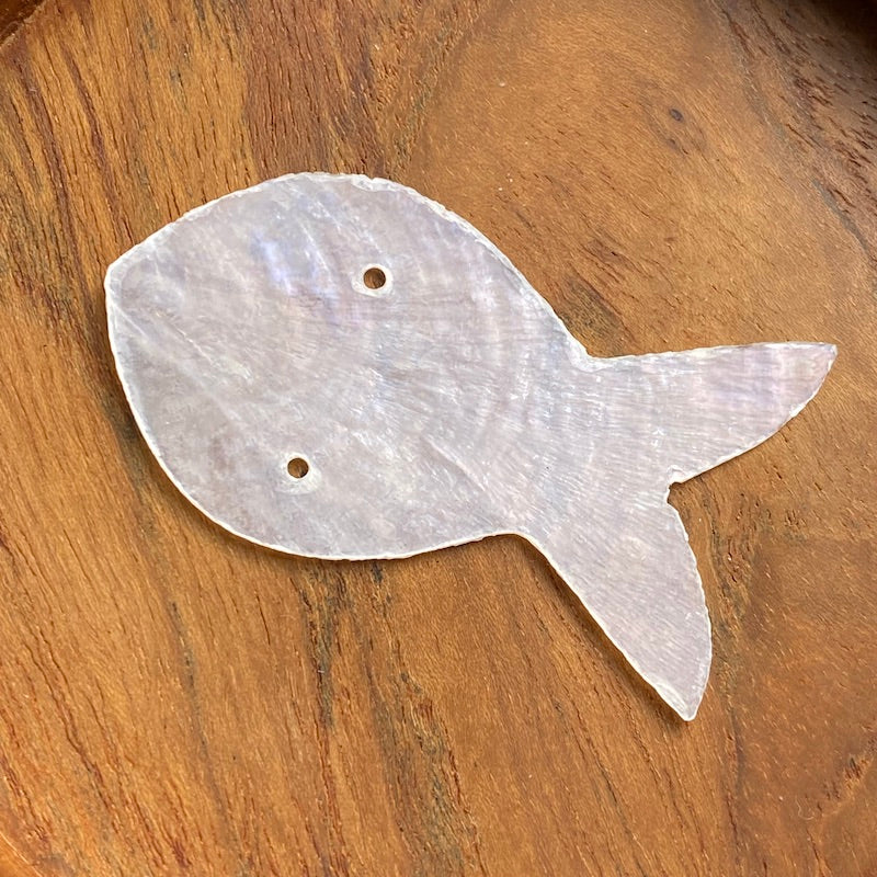 2-hole 5cm Capiz FISH (10)