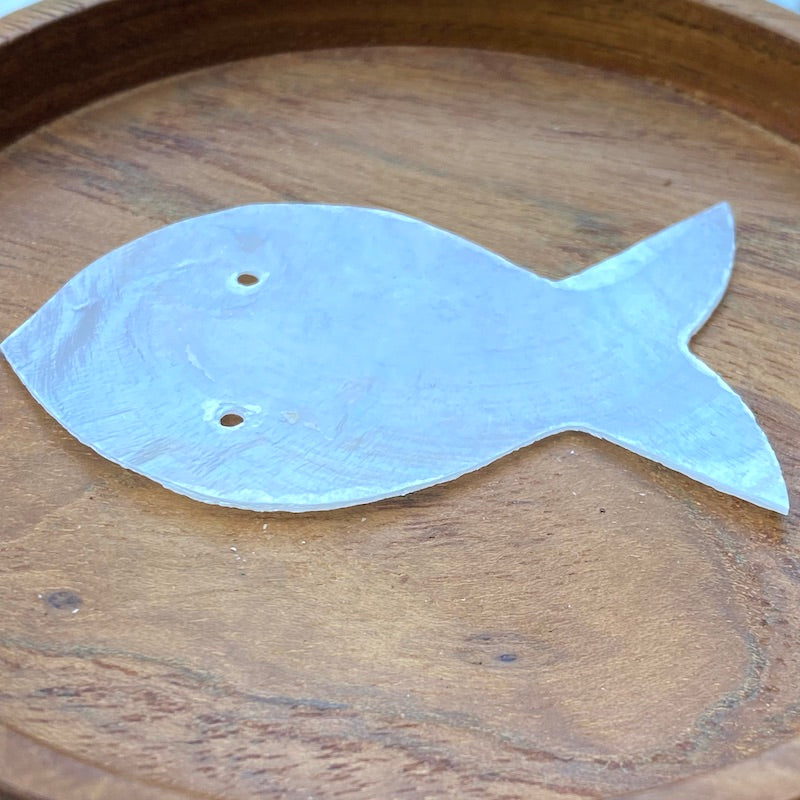 2-hole 6cm Capiz FISH (10)
