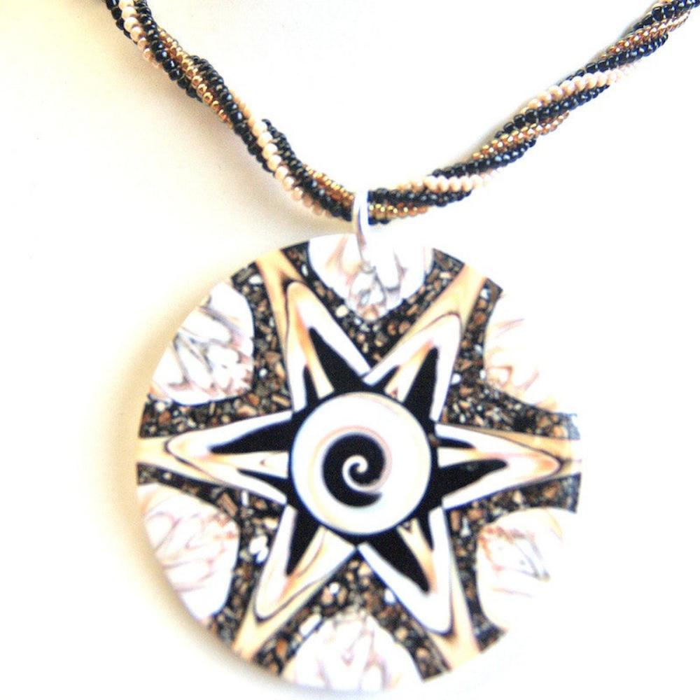 Twisting Shell Necklace Pattern