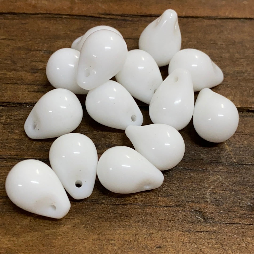13x8mm Tear Drop Vintage Lucite Beads (10) - White
