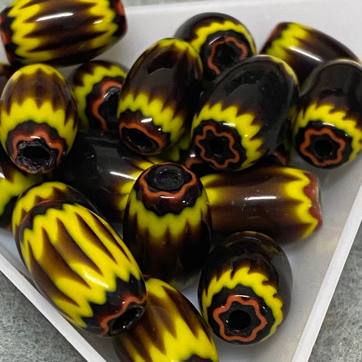 13x8~9mm Oval (10) - Aubergine & Yellow - Vintage Chevron Glass Beads