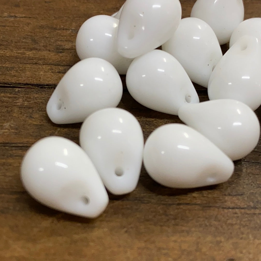 13x8mm Tear Drop Vintage Lucite Beads (10) - White