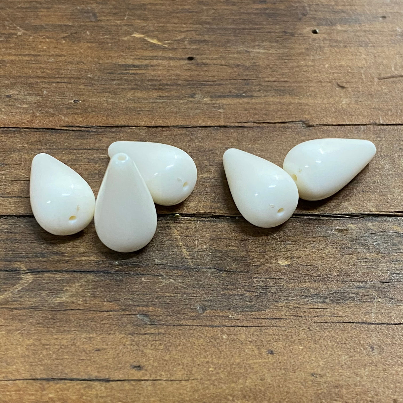 22x12mm Tear Drop Vintage Lucite Beads (10) - Ivory