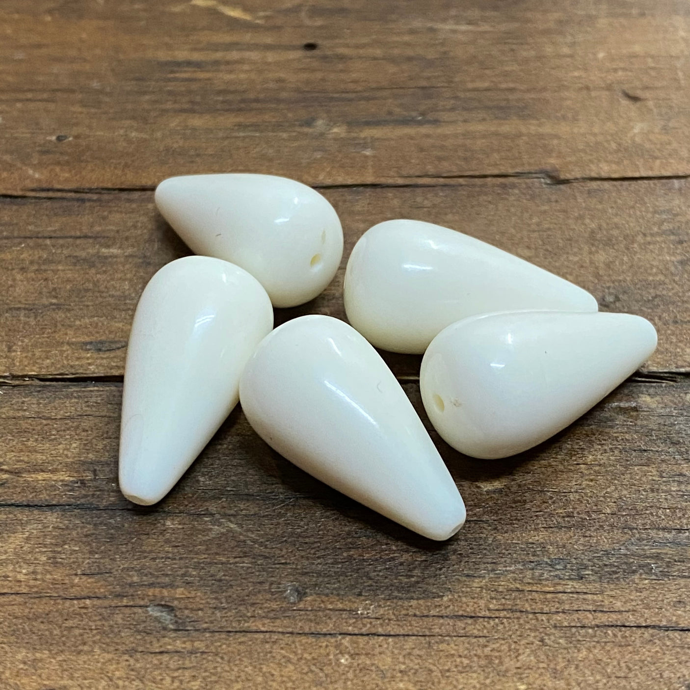 22x12mm Tear Drop Vintage Lucite Beads (10) - Ivory