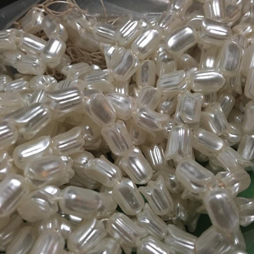 12mm Tulip Vintage Lucite Beads (20) - Pearl