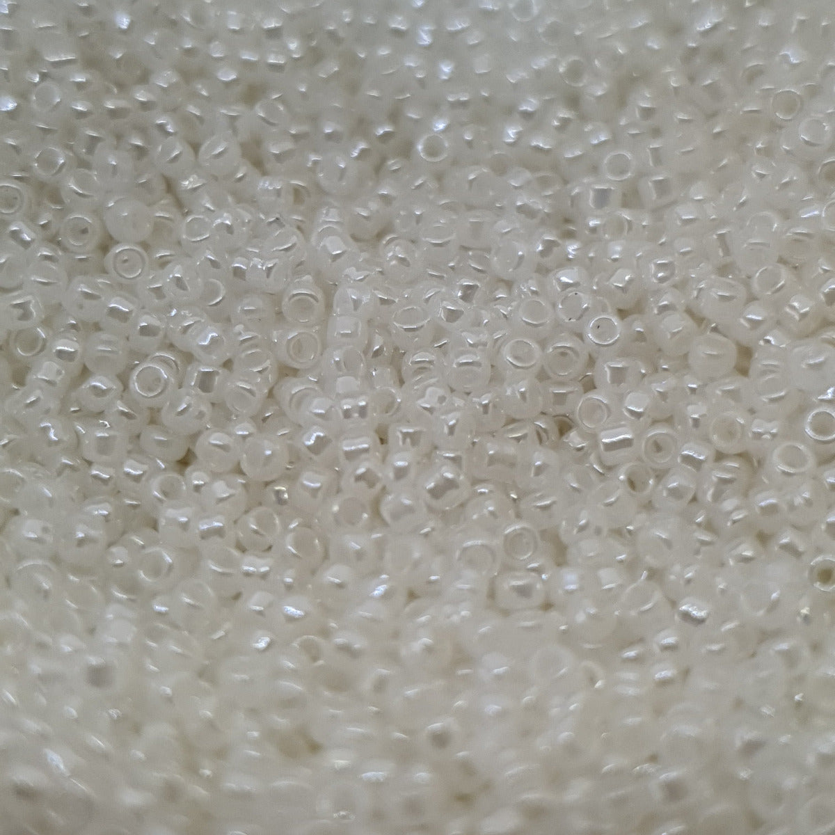 15/0 (#346) Ivory Pearl - 10g Tube