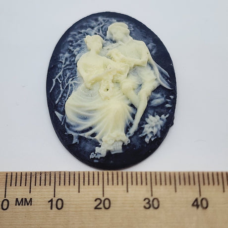 40x30mm Oval - Picnic (1) - Black & Ivory - Vintage Cameo - Bead Shack