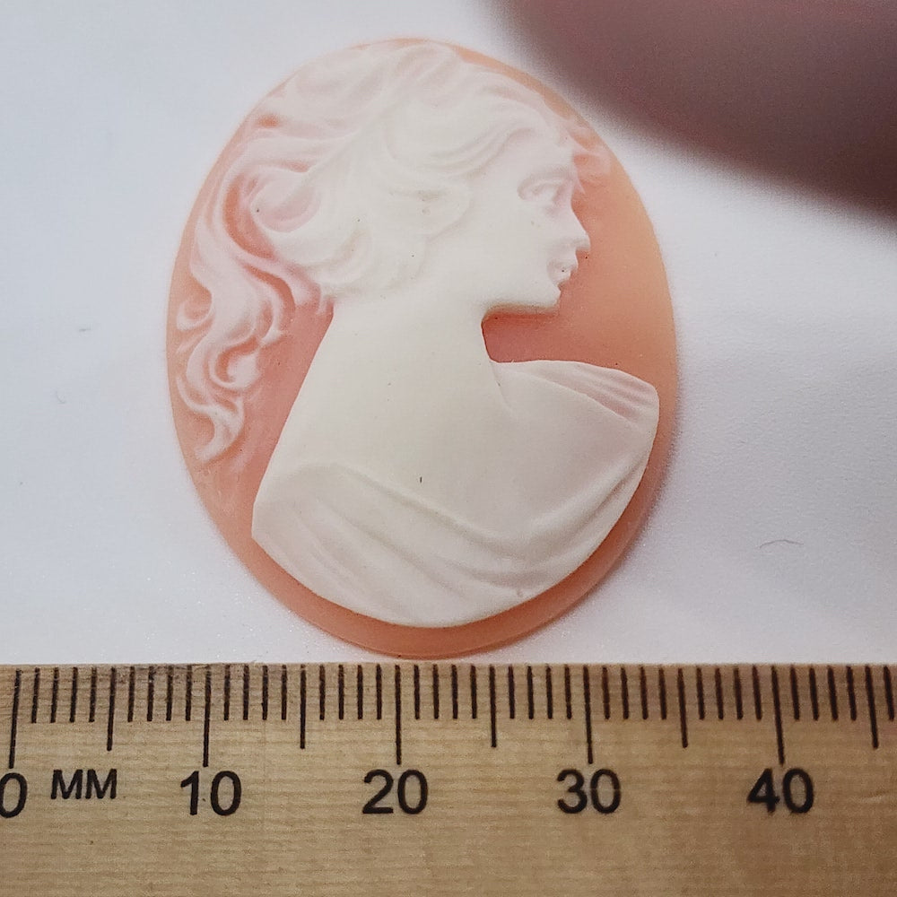 40x30mm Oval (1) - Facing Right - Peach & Ivory - Vintage Cameo