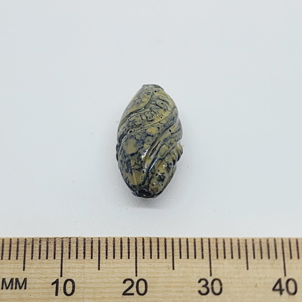 18x19mm Twist (25) - Khaki - Pottery Look Lucite Beads - Glossy