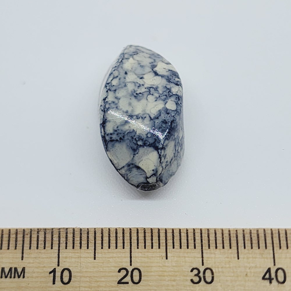 23x16mm Twisted Oval (25) - White/Grey - Pottery Look Lucite Beads - Glossy