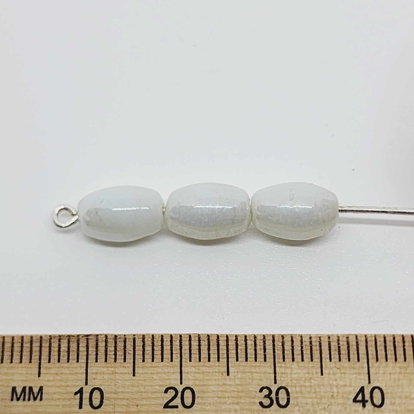 10x6mm Oval (50) - Opaque White Lustre - Indian Glass Vintage Beads