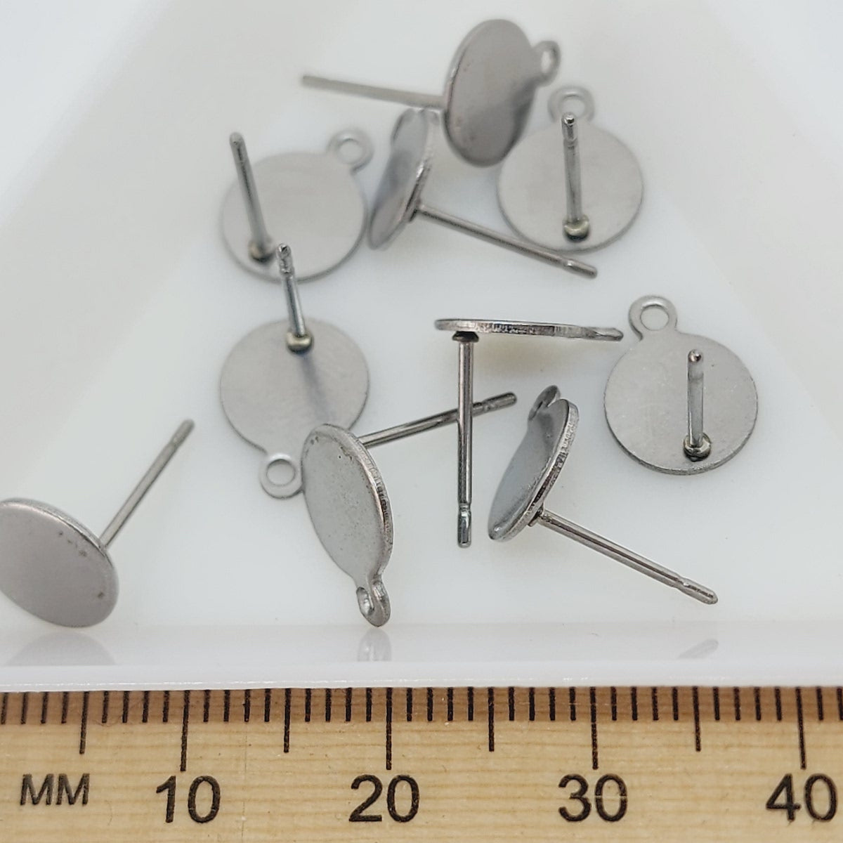 8mm Studs w. Loop (10) - Platinum