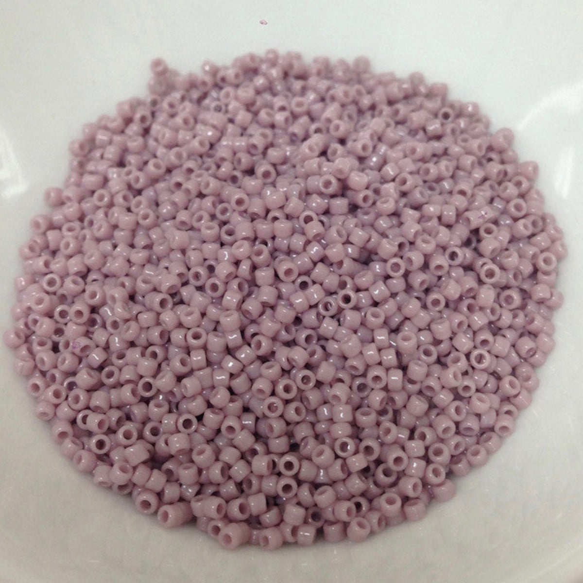 15/0 (#772) Vintage Mauve Opaque - 10g Tube