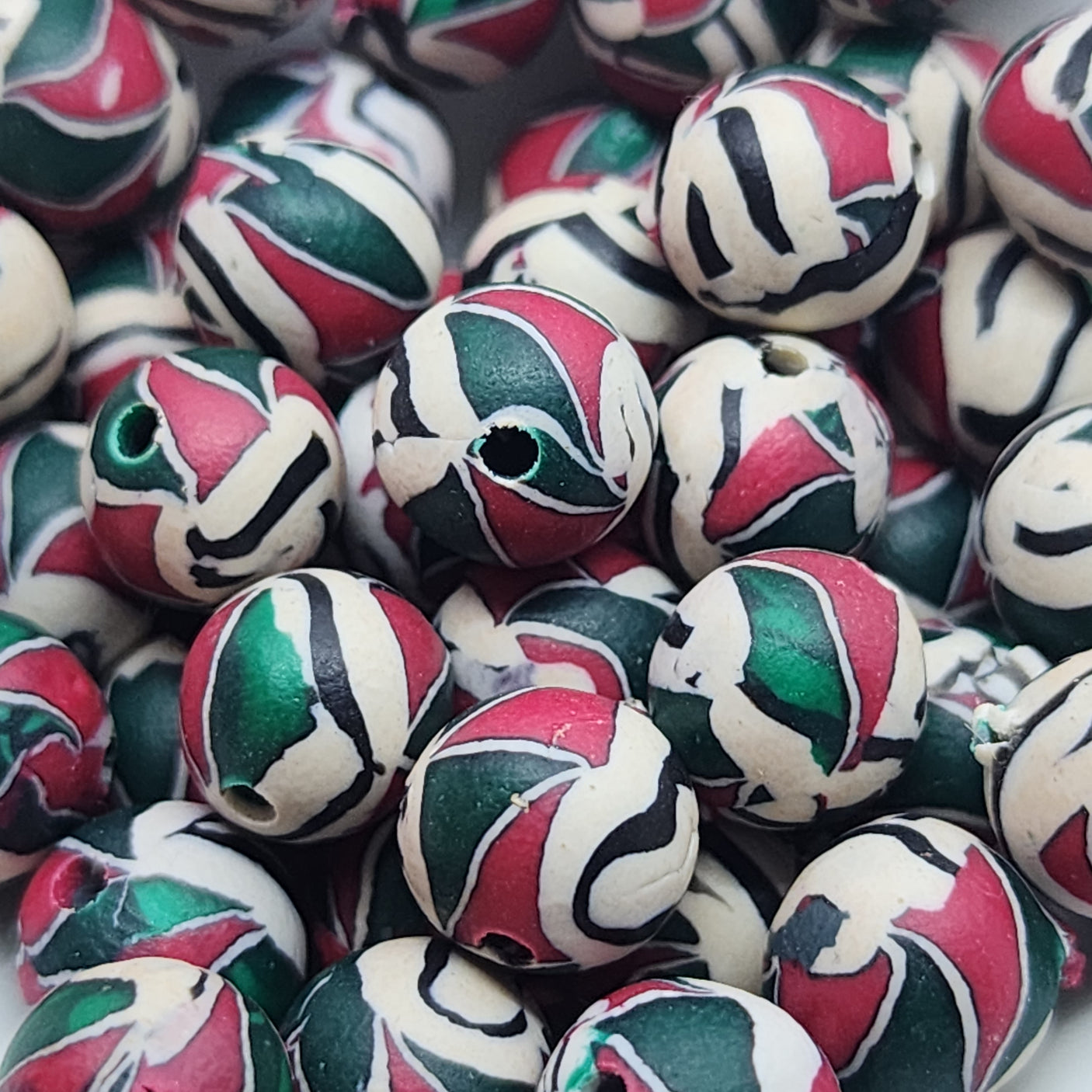 8mm Round Fimo Beads (10) - Red Green nterlocking Triangles