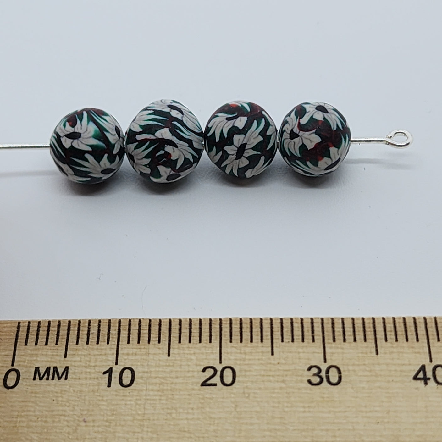 8mm Round Fimo Beads (10) - White Daisy