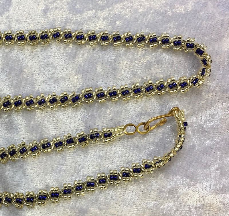 Delicate Chain Necklace Pattern